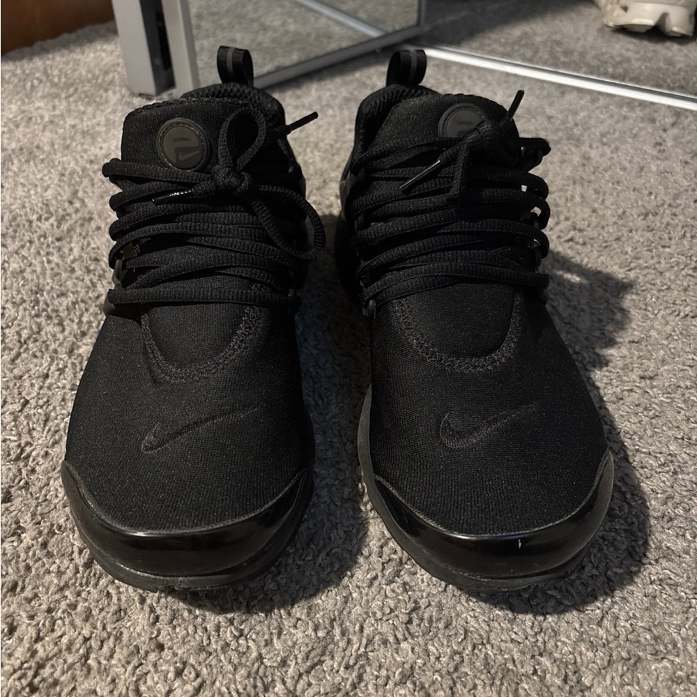 NIKE air presto black tennis shoes